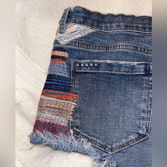BlankNYC Embroidered Astor Jean Shorts!! LIKE NEW CONDITION!!! - Picture 13 of 15